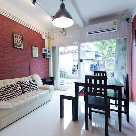 Mana Hostel Бангкок Экстерьер фото