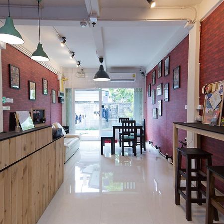 Mana Hostel Бангкок Экстерьер фото