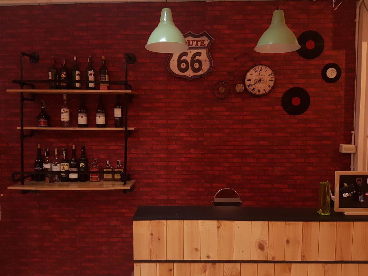 Mana Hostel Бангкок Экстерьер фото