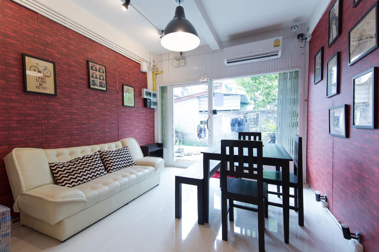 Mana Hostel Бангкок Экстерьер фото