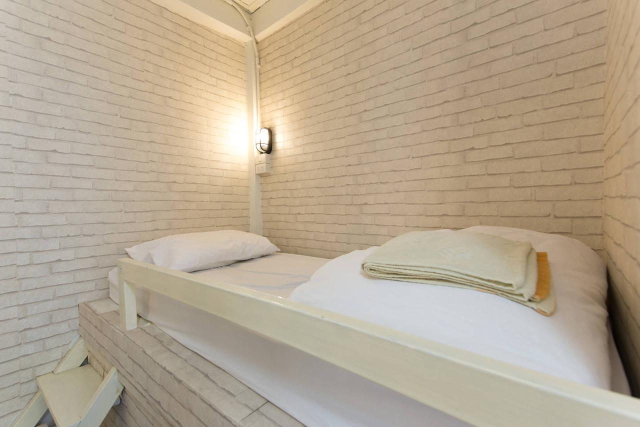 Mana Hostel Бангкок Экстерьер фото